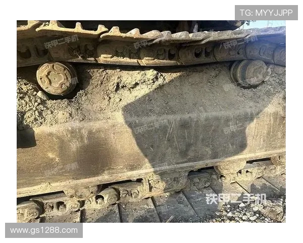 挖掘机行走机构履带张紧度调整